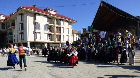 Cofradías en la Plaza de la Villa. R.A.
