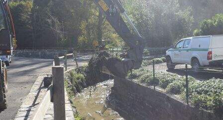 Trabajos de limpieza de sedimentos.