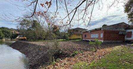 Reubicación de los sedimentos del Río Pas.