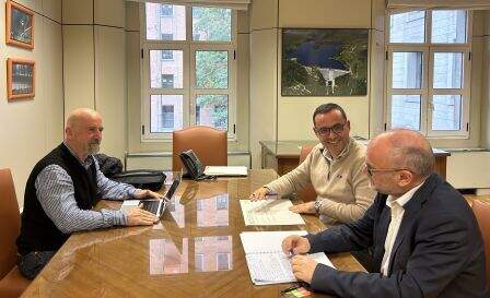 Ramón Arenas, izquierda; Francisco José Hijos Bitrián, Subdirector General de Dominio Público Hidráulico e Infraestructuras y Daniel Mateos.