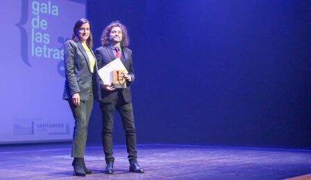 Alberto Santamaría recibió el premio.