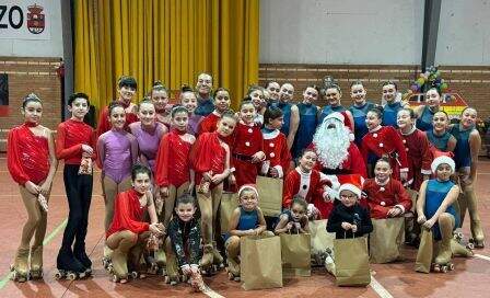 Alumnas en la exhibición de patinaje.