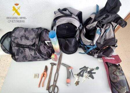 Material incautado por la Guardia Civil.