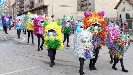 Grupo de disfraces en el Carnaval del Astillero.