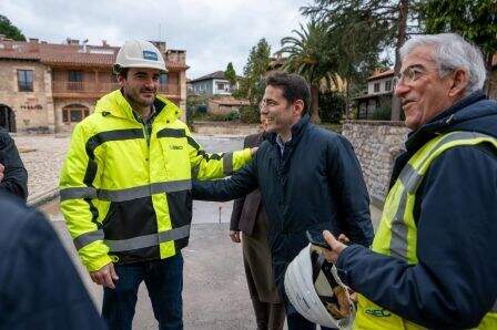El delegado del Gobierno, Pedro Casares, en Santillana del Mar.