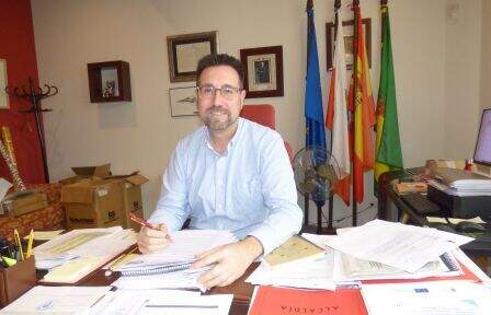 El regidor municipal en su despacho en el Consistorio. R.A.