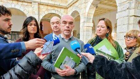 Jorge Buxade atiende a los medios de comunicación.