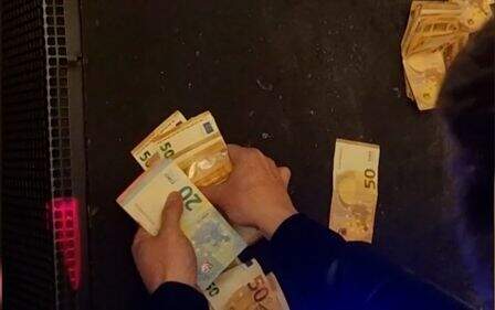 Dinero incautado por la Guardia Civil.