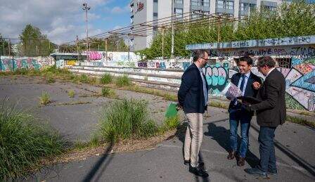 Visita a la parcela de cerca de 5.000 metros cuadrados.