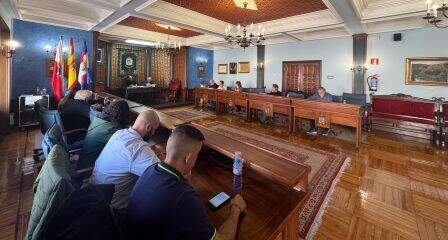 Concejales en el Pleno extraordinario.