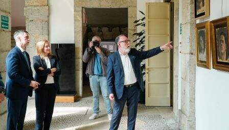 Las autoridades políticas en la inauguración de la exposición.