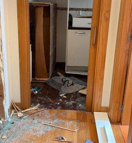 El piso se sitúa en la calle del Aro.