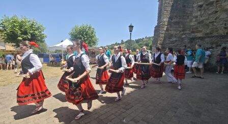Actuación de los danzantes.