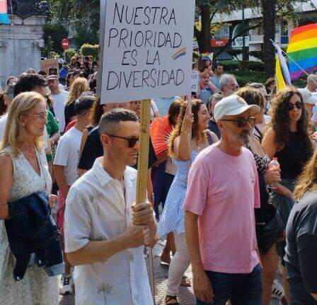Pancartas con mensajes en la movilización.