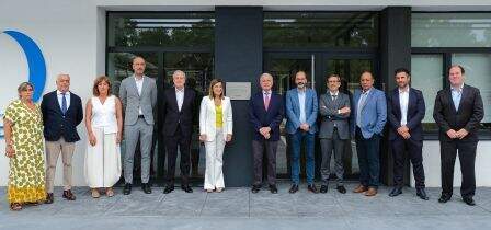 Asistentes al acto en Torrelavega.