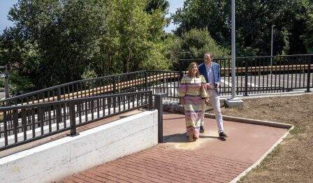La zona cuenta con un aparcamiento de 40 plazas.