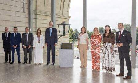 Foto de familia de los asistentes.
